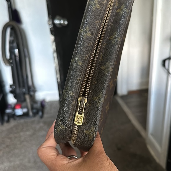 Louis Vuitton Toiletry 23 - Picture 2 of 6